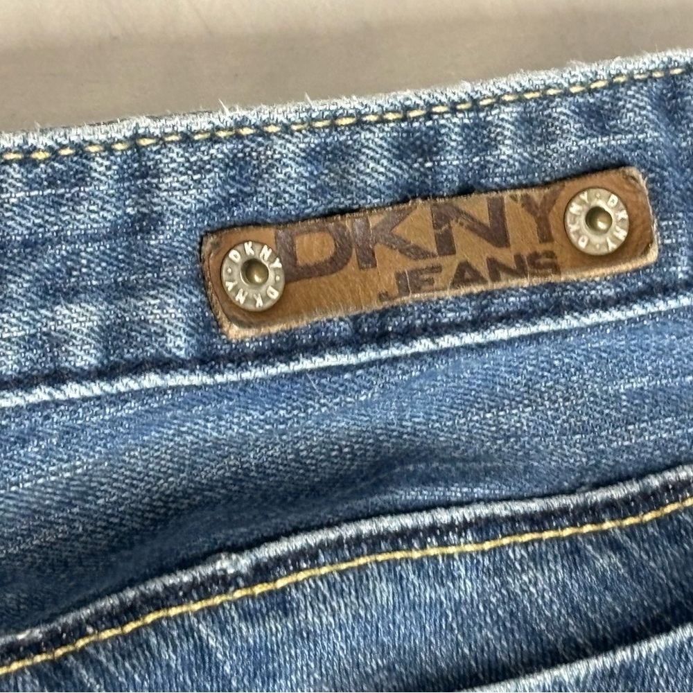 DKNY Jeans 27R Bootcut Medium Wash Low Rise Denim 32” Inseam